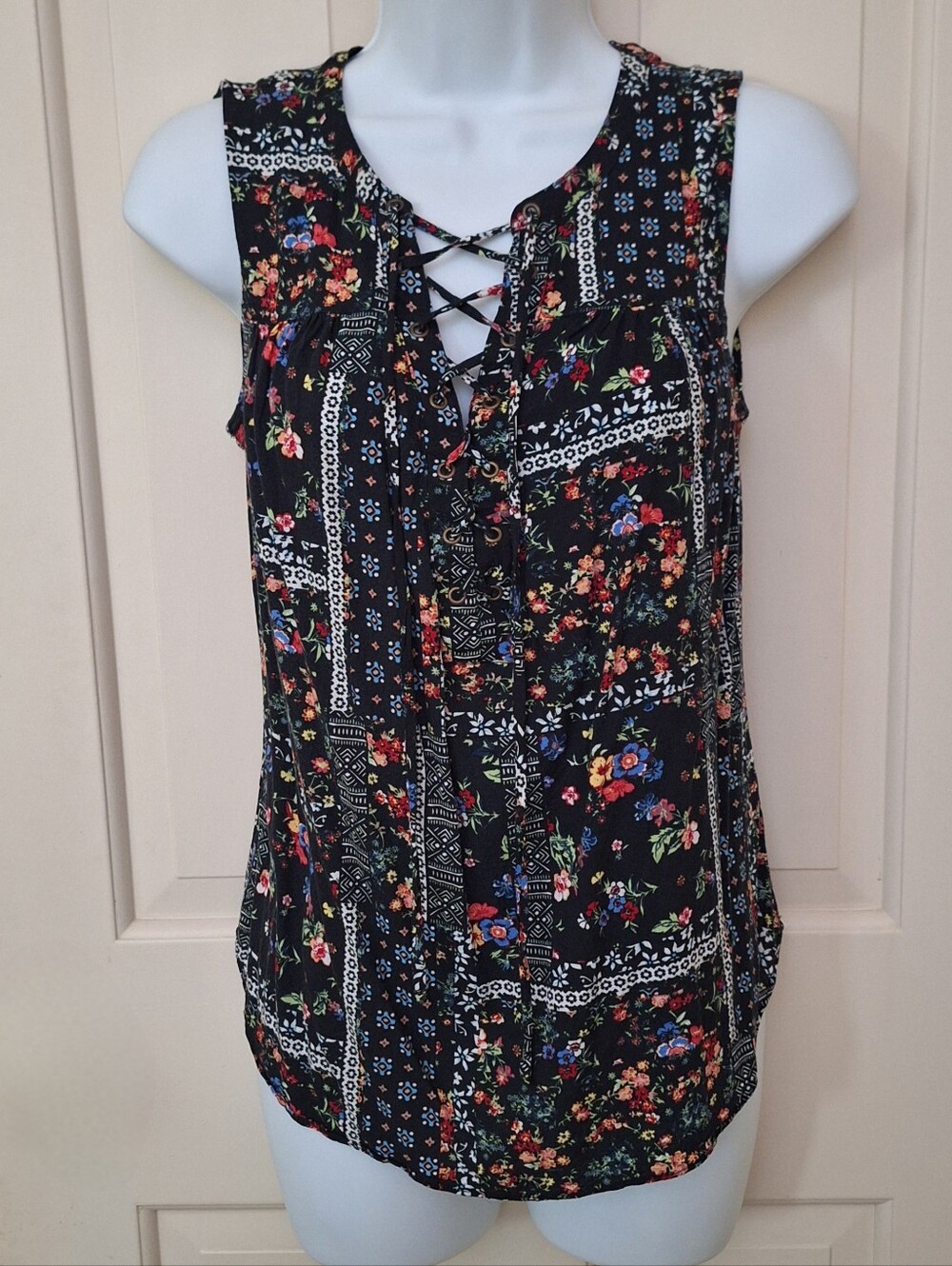 Boho Laced VNeck Bandana Floral Sleeveless Top M 7-9